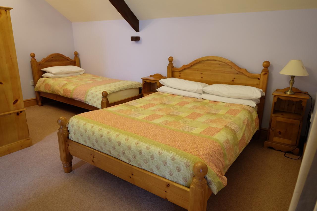 Bed and Breakfast Brynderwen Llangorse Экстерьер фото